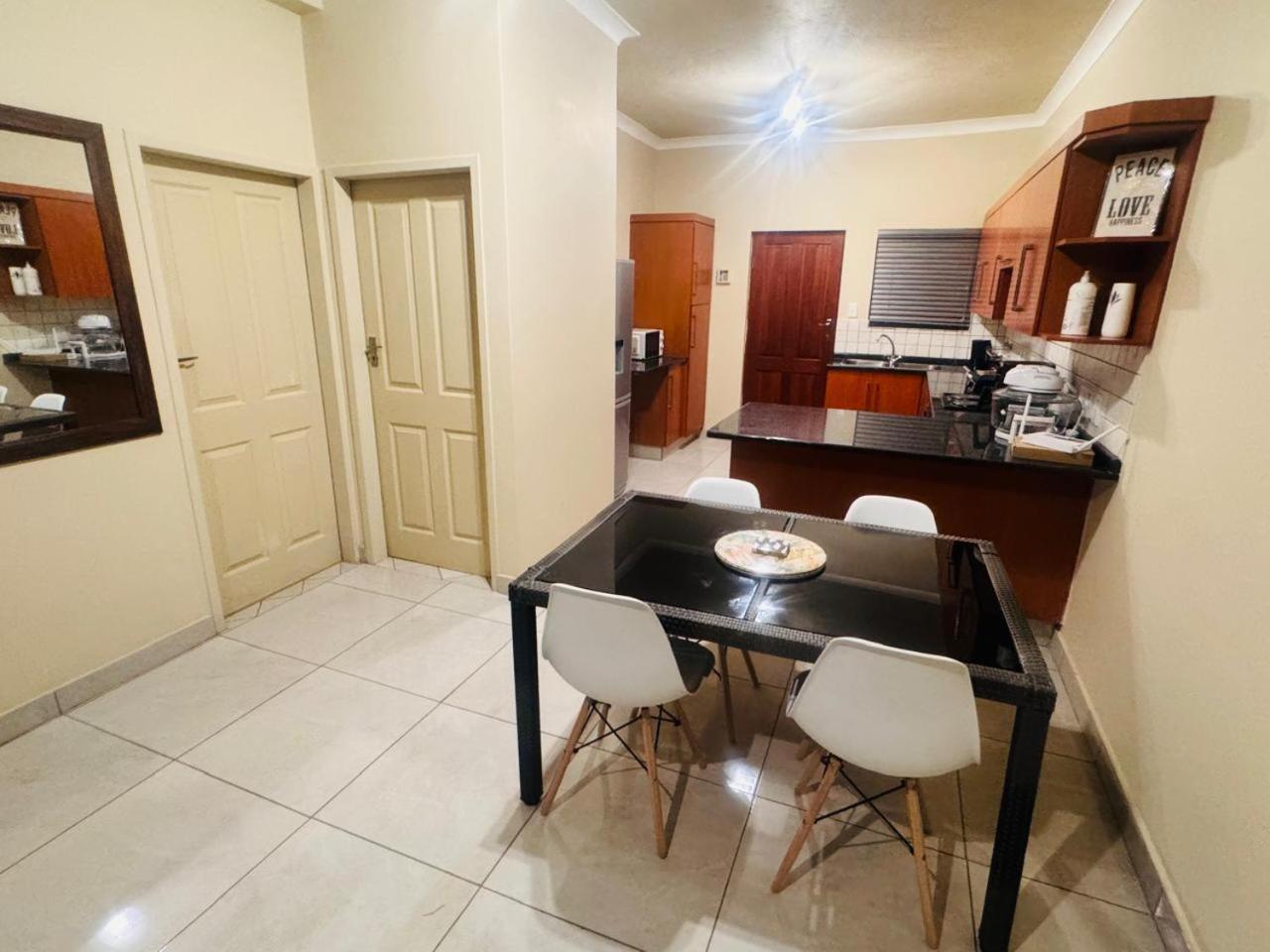 Apartment Thornhill Village Estate